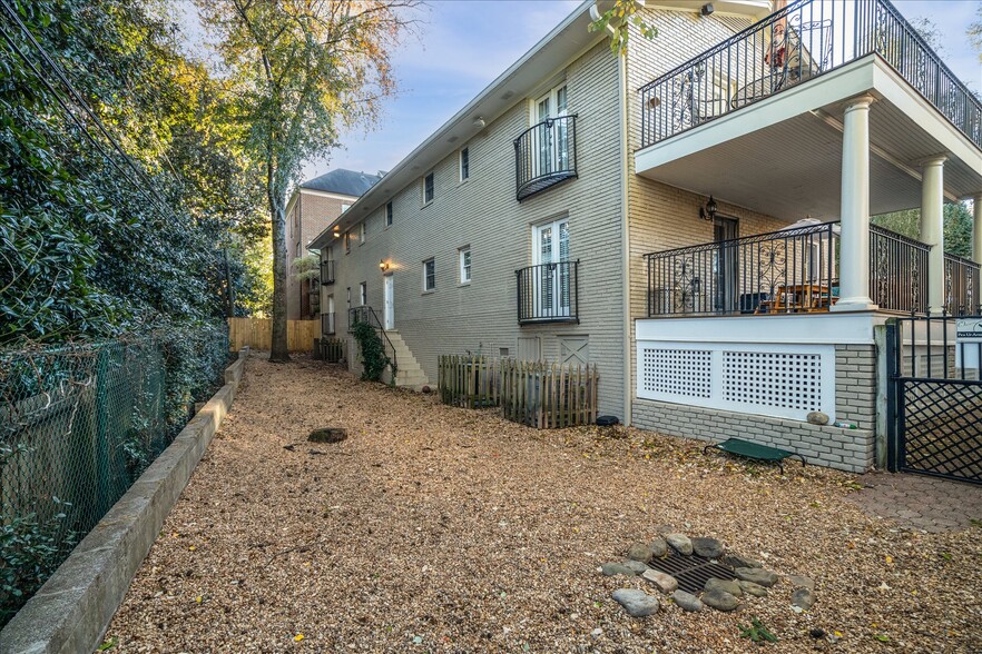 Building Photo - 869 Briarcliff Rd NE