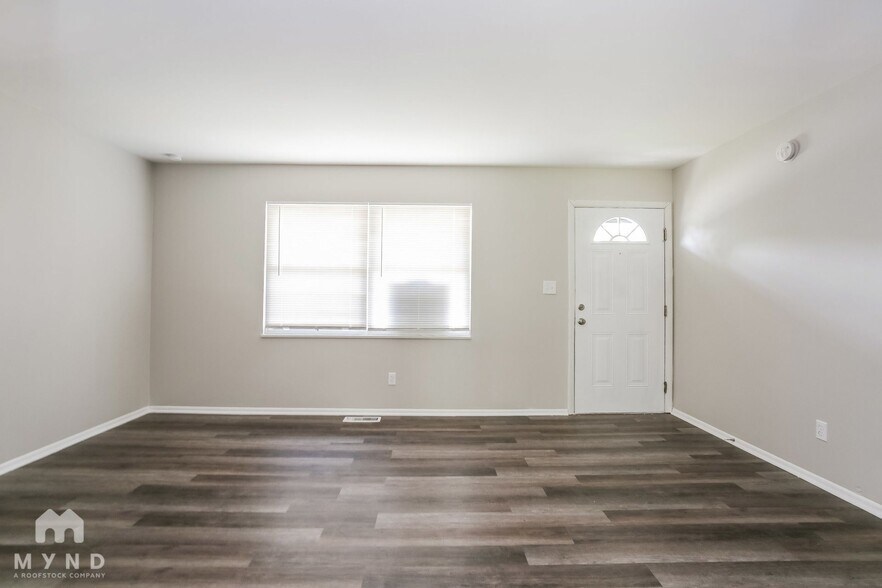 Building Photo - 2158 Easthaven Dr