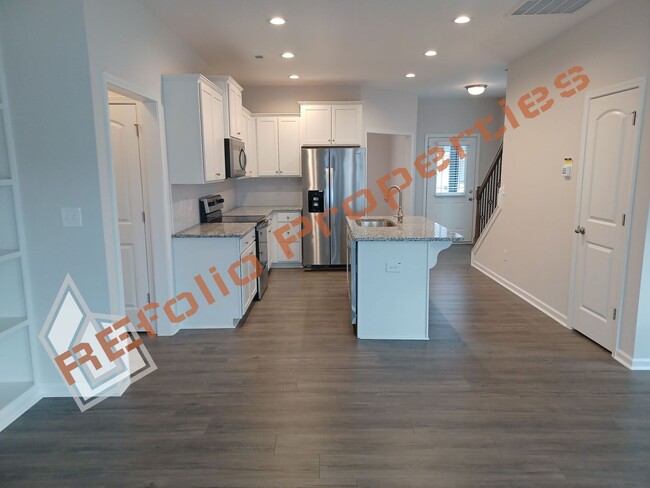 Building Photo - Beautiful 4BD 2.5BA Home w/Primary Suite o...