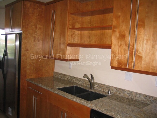 Building Photo - 1049 Felspar St
