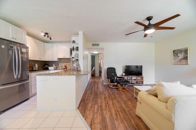 Building Photo - 3000 Lake Osborne Dr