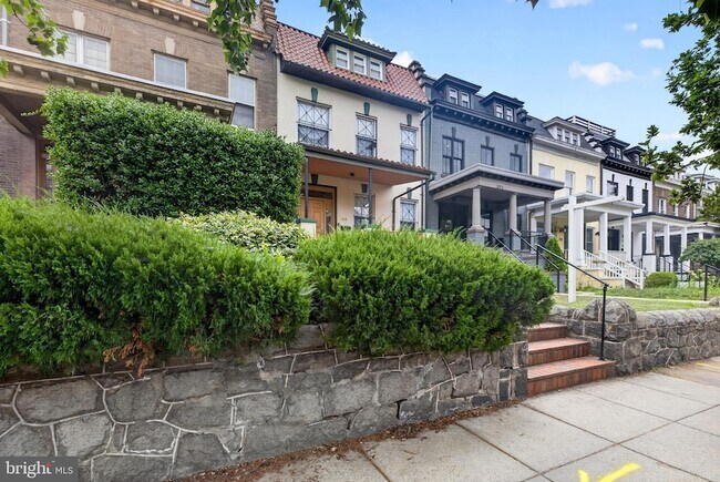 Building Photo - 3015 13th St NW