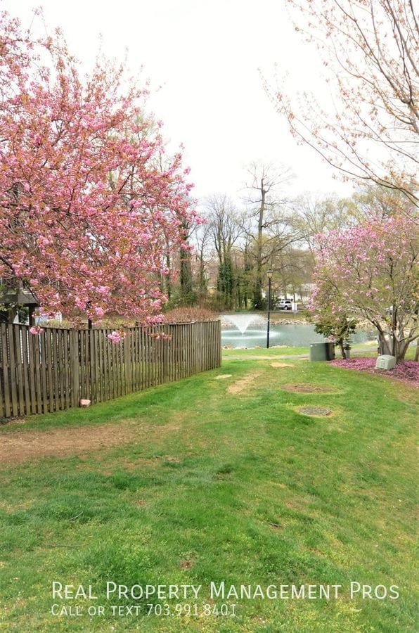 Building Photo - 8313 Claremont Woods Dr