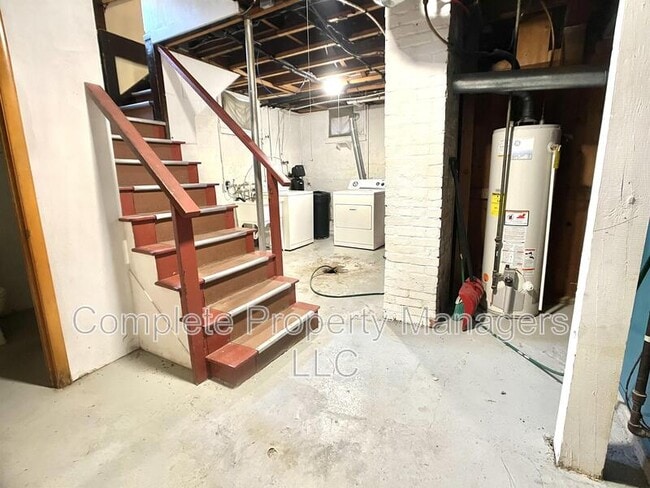 Building Photo - 806 John Farry Pl