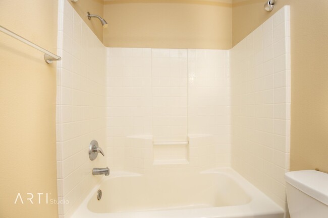 Building Photo - Move in Special 3 Bedroom 2.5 Bathroom In ...