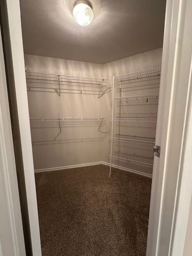 Building Photo - Pointe 360 @ 222 Condominiums - Huge 2 bedroom w attached Garage -  $1295 Rent w Credit - Pool