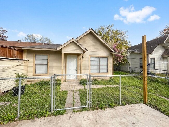 Building Photo - 7809 Sarepto