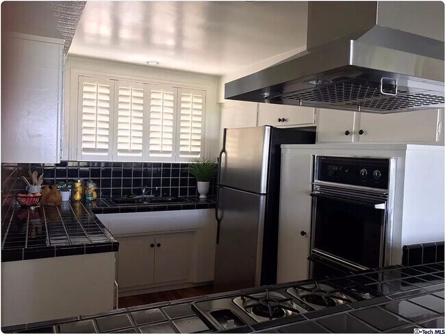 Building Photo - Stunning apartment in Baldwin Hills