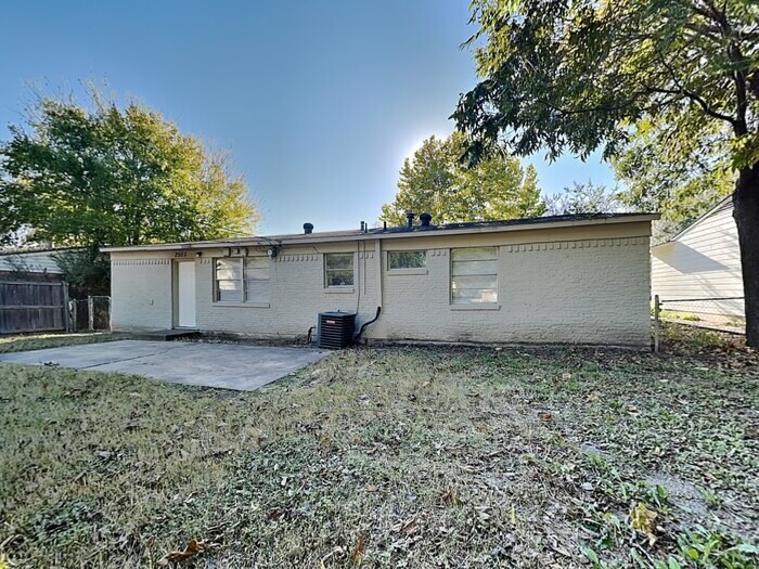 Building Photo - 2925 Caribbean Dr