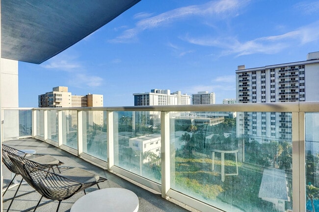 Building Photo - 3101 Bayshore Dr