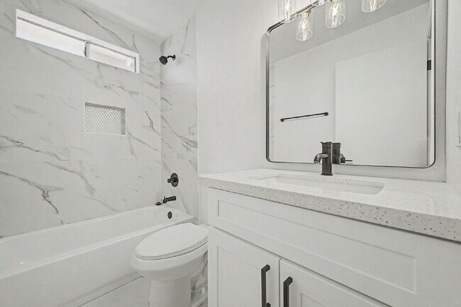 Building Photo - 2303 E Inverness Ave