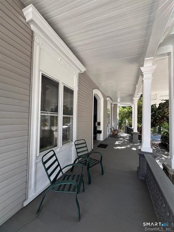 Building Photo - 218 Flax Hill Rd