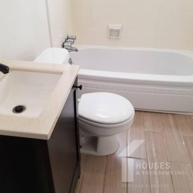 Building Photo - 203 W Faris Rd