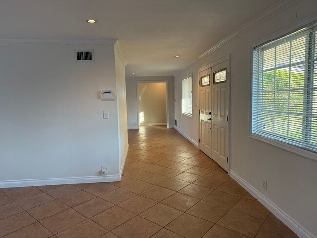 Building Photo - Private HOME 3bed/2 bath + POOL in Woodland Hills! NO OTHER UNIT ON THE PROPERTY!!!!