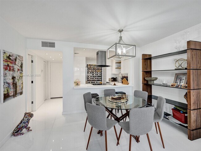 Building Photo - 1825 S Ocean Dr