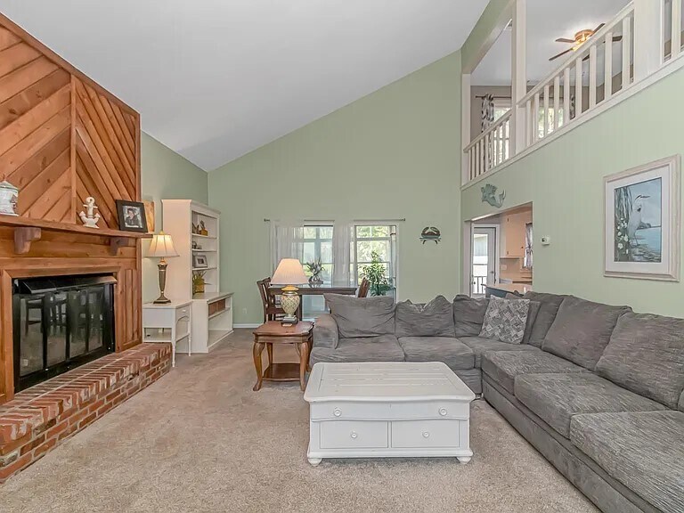 lrm/dining rm - 163 Parkview Dr