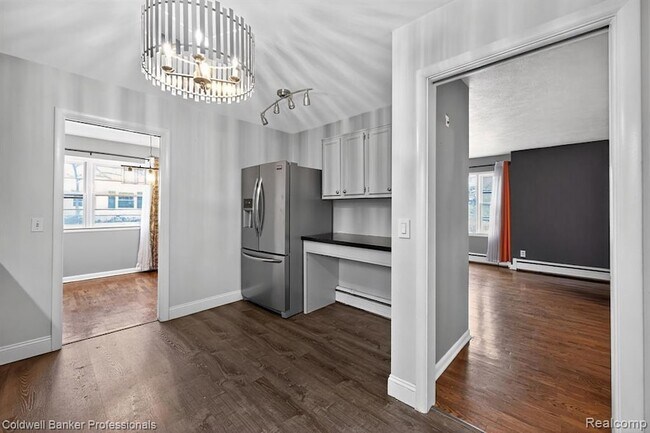 Building Photo - 4448 Greenwood Dr