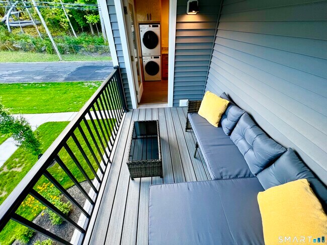 Building Photo - 179 Butternut St