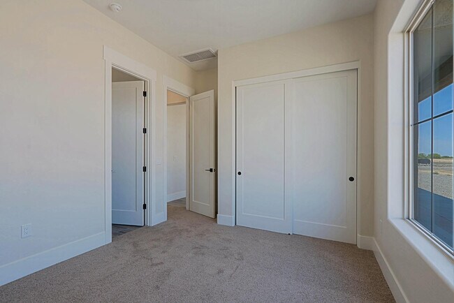 Building Photo - 2351 E Cana Ln