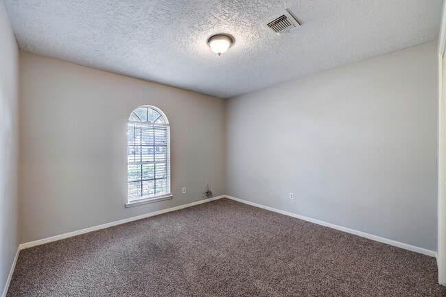 Building Photo - 10102 Crescent Moon Dr