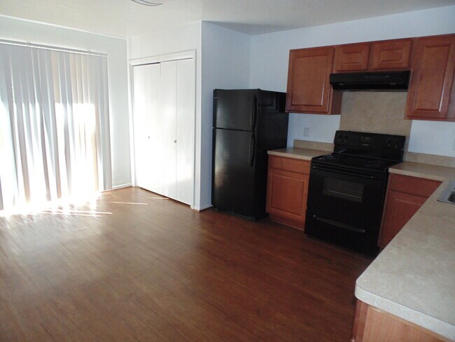 Building Photo - 3600EL