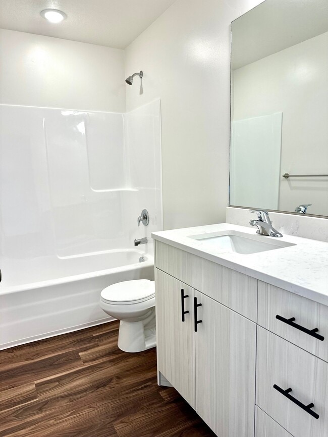 Building Photo - HC 1136