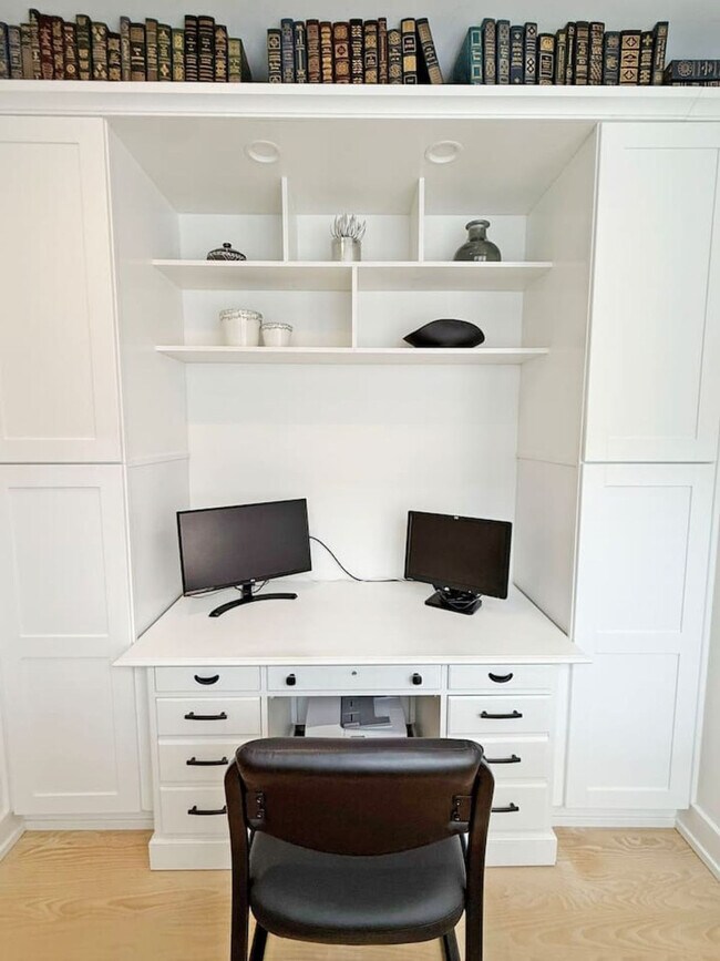 Building Photo - 1408 Pleasant St