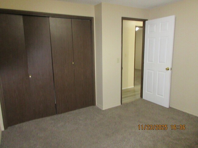 Building Photo - Updated and refurbished