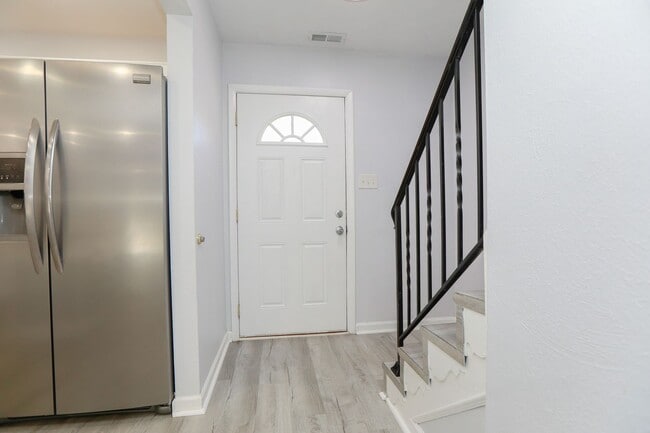 Building Photo - "Beautifully Updated Townhome – Ready for ...