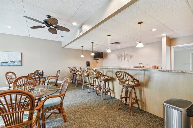 Building Photo - 7400 Sun Island Dr S