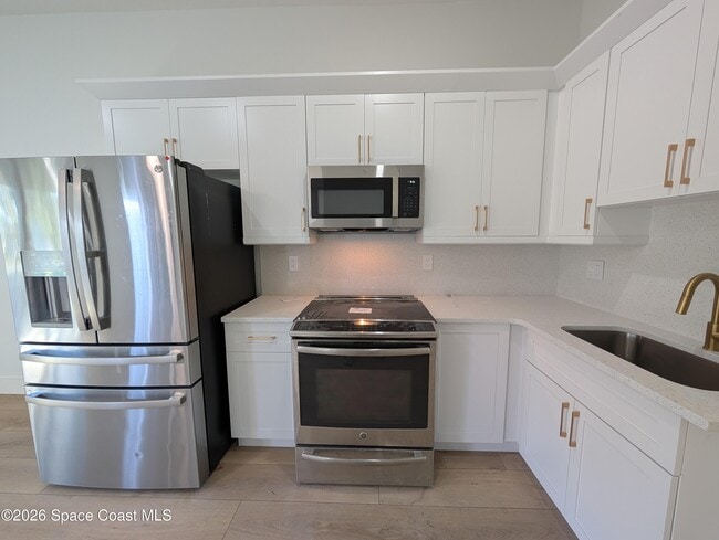 Building Photo - 1827 Guava Ave