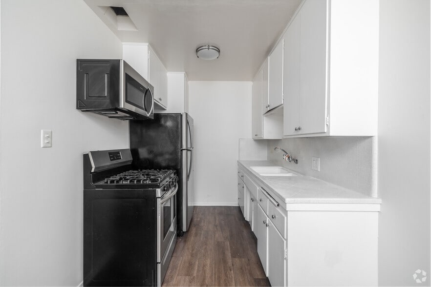 Primary Photo - 17th Street Santa Monica