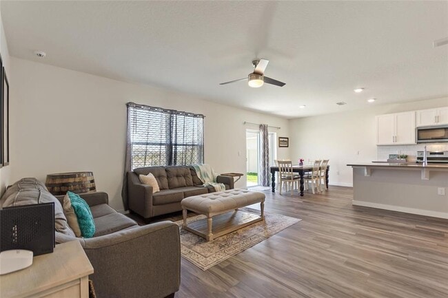 Building Photo - 421 Chayne Pl