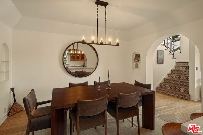 Building Photo - 2223 Cloverfield Blvd