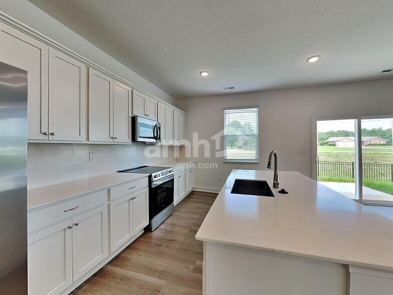 Building Photo - 412 Golden Maple Pl