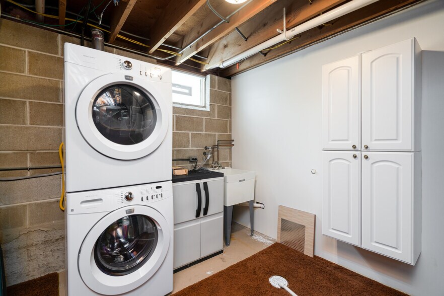 Building Photo - 4025 Chowen Ave S