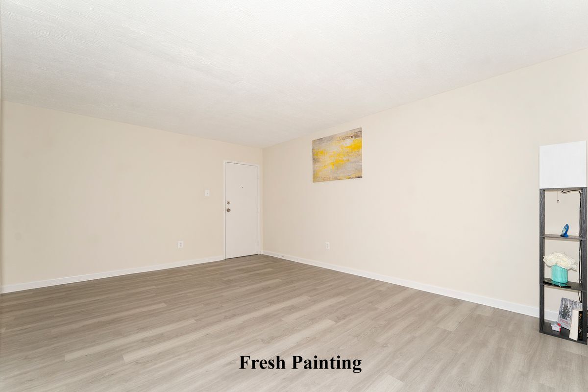 Building Photo - 14 Halley Pl SE