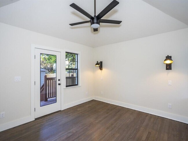 Building Photo - 2721 NW 19th St