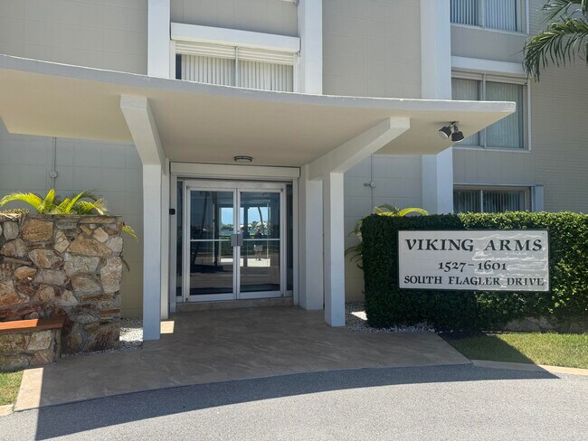 Building Photo - 1527 S Flagler Dr
