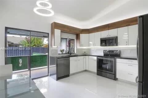 Building Photo - 270 SE 7th St