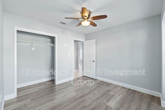 Building Photo - 110 Parkwood Dr