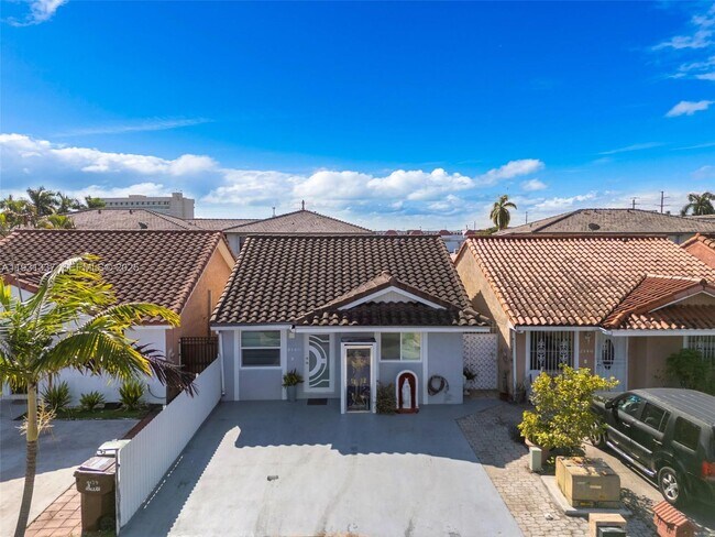 Building Photo - 2140 W 53rd St