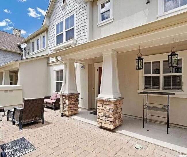 Building Photo - Somersett Beauty Near Shopping, Restaurants, Walking Trails, Golf Course