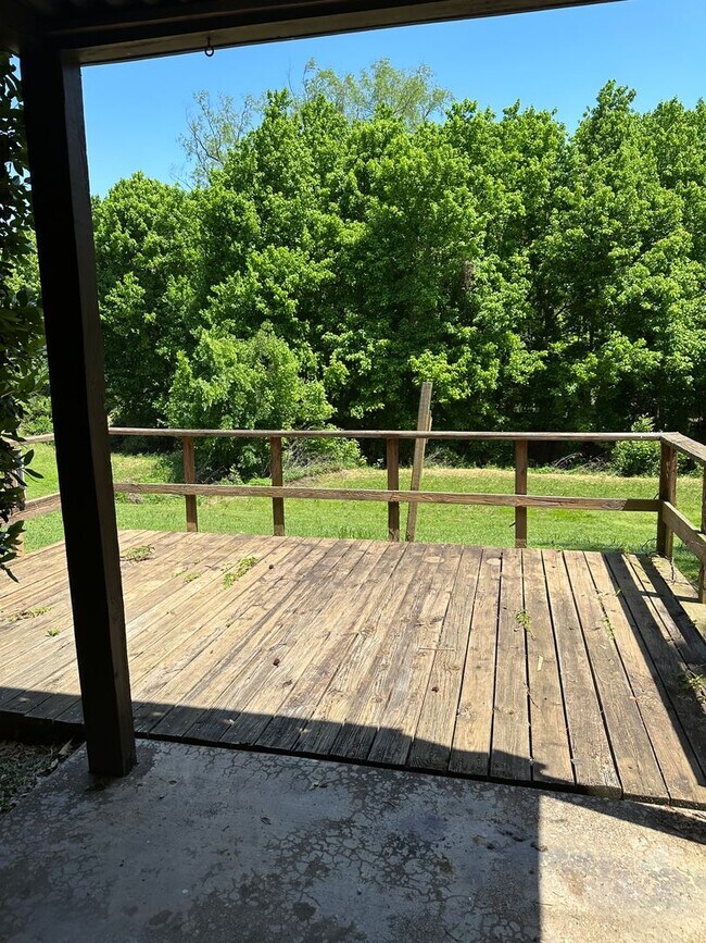 Building Photo - 621-621 Kings Mountain Dr
