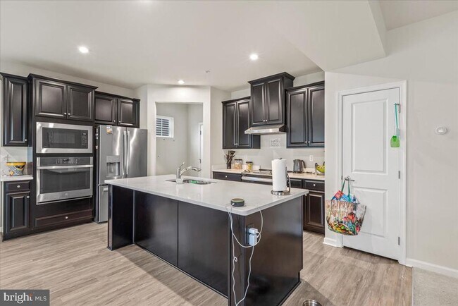 Building Photo - 9437 Rolling Green Dr