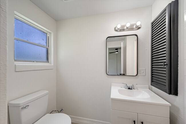 Building Photo - 411 Ave A