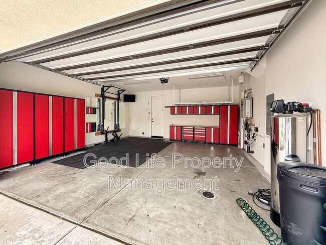 Building Photo - 1035 Calle Deceo