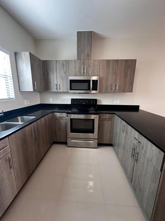 Building Photo - 510 Peabody Ave