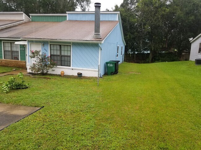 Building Photo - B3986