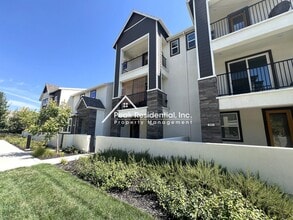 Building Photo - 3069 High Meadow Walk
